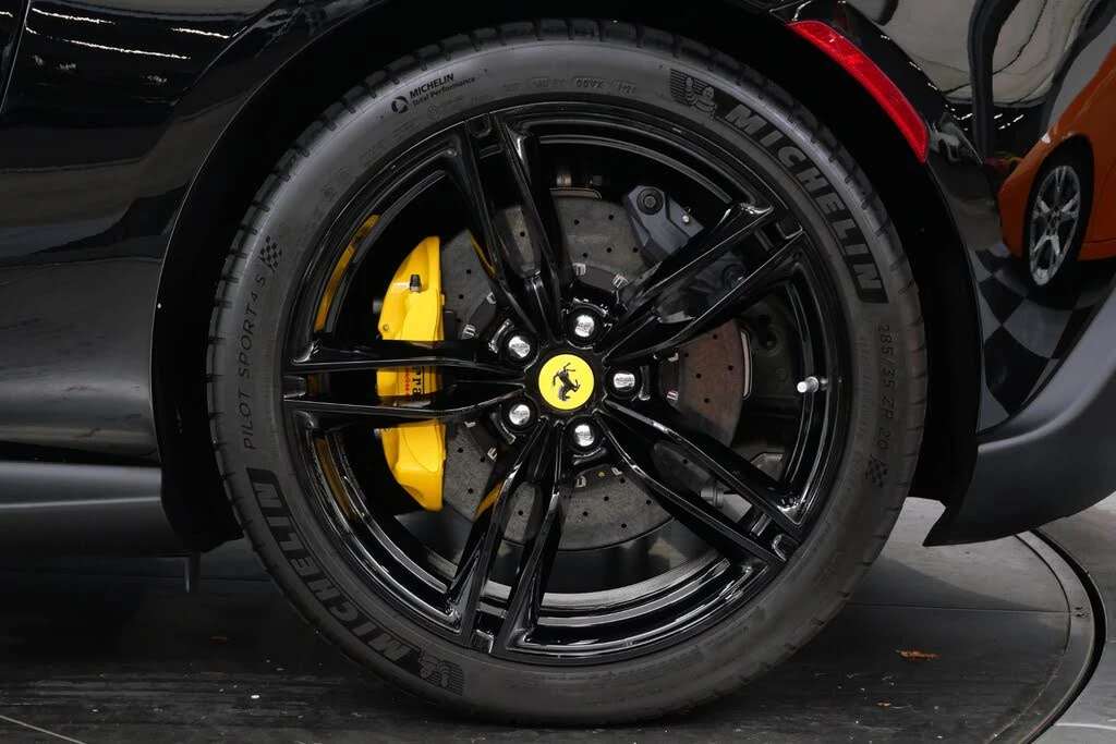 2025 Ferrari Roma Spider - Image 11 of 31