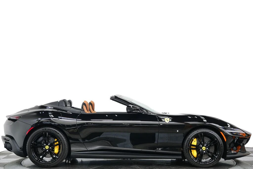 2025 Ferrari Roma Spider - Image 2 of 31