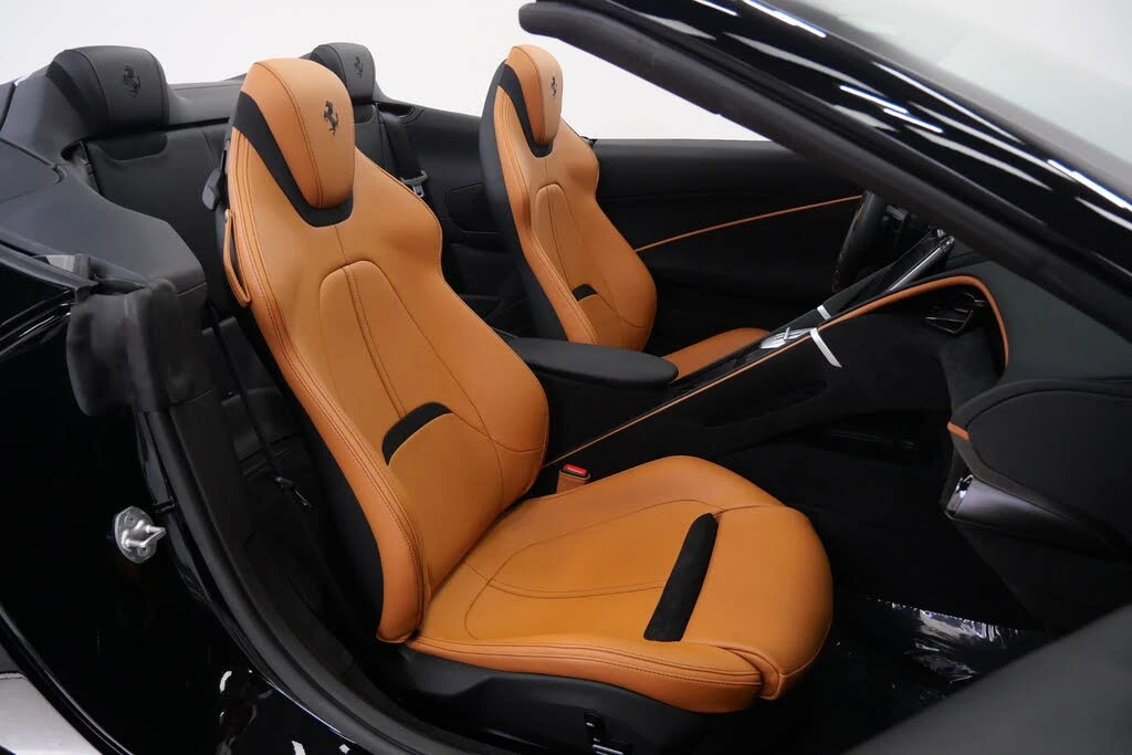 2025 Ferrari Roma Spider - Image 25 of 31