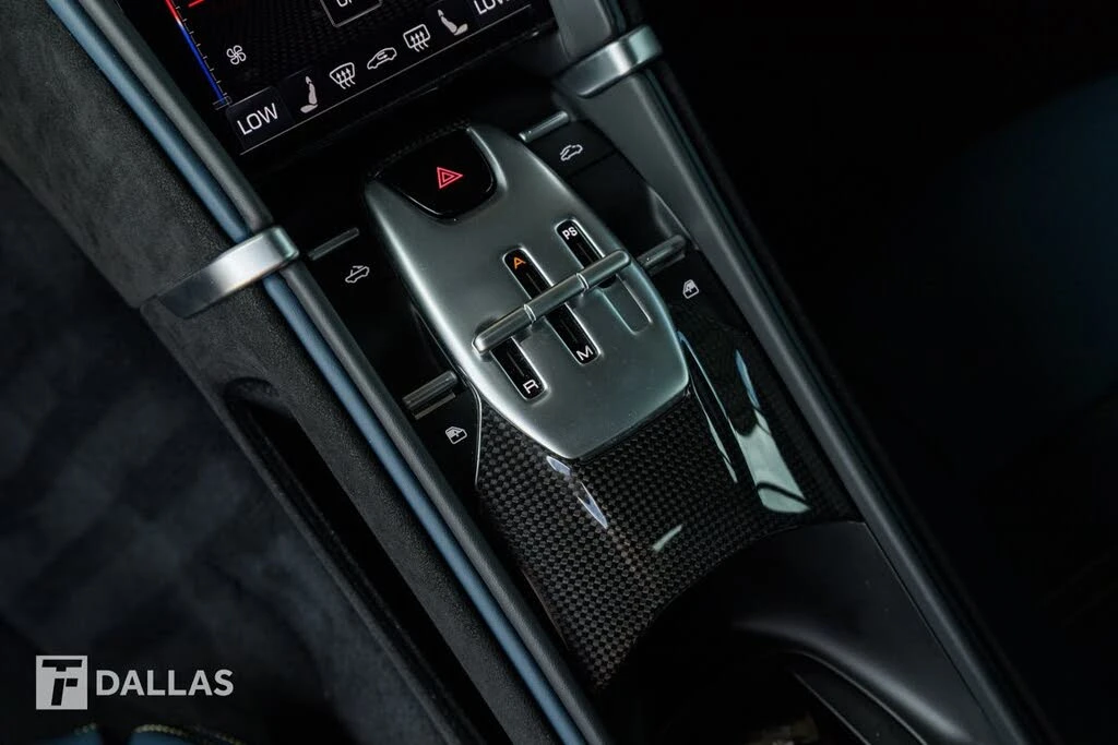 2025 Ferrari Roma Spider - Image 28 of 31