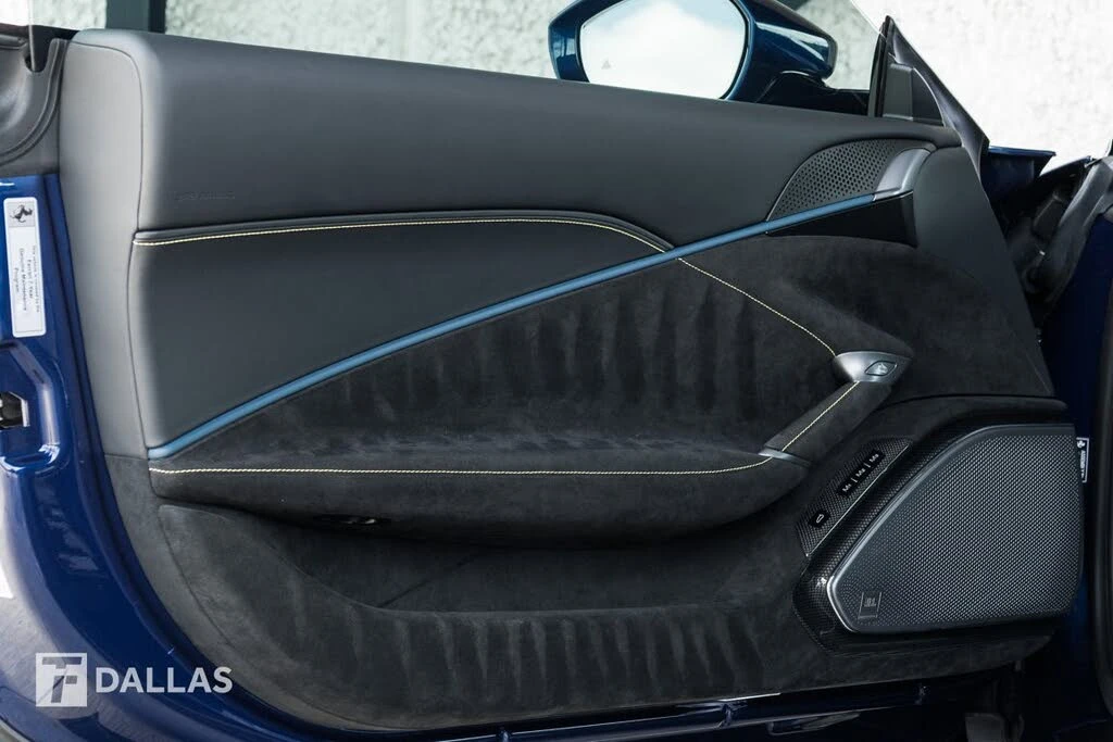 2025 Ferrari Roma Spider - Image 21 of 31