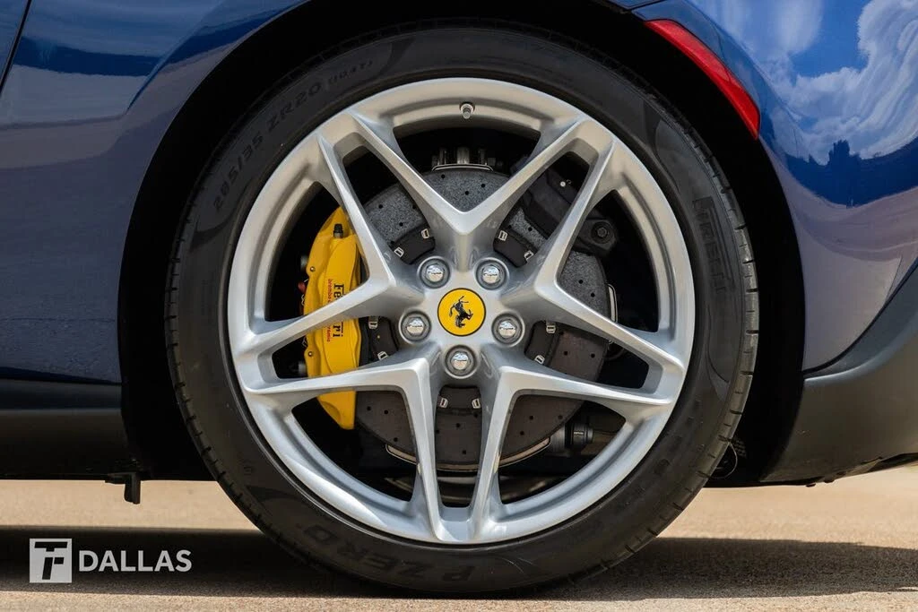 2025 Ferrari Roma Spider - Image 9 of 31