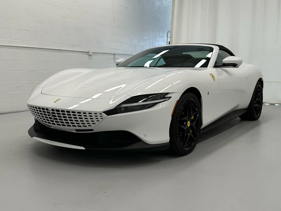 2025 Ferrari Roma Spider - Image 11 of 31
