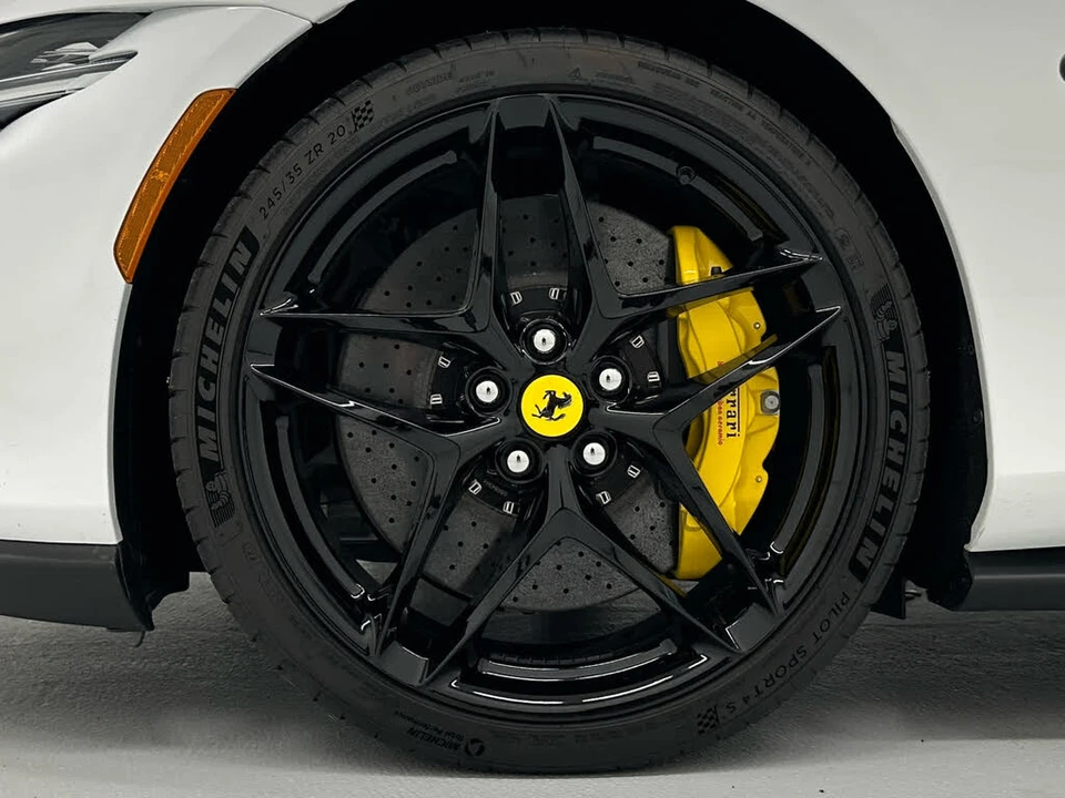 2025 Ferrari Roma Spider - Image 16 of 31