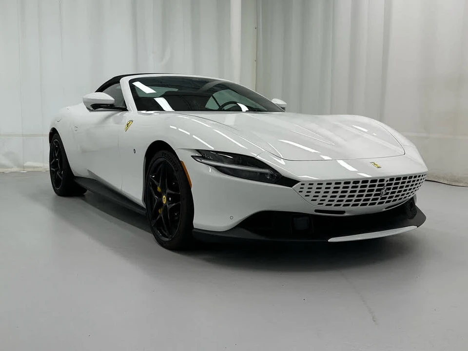2025 Ferrari Roma Spider - Image 9 of 31