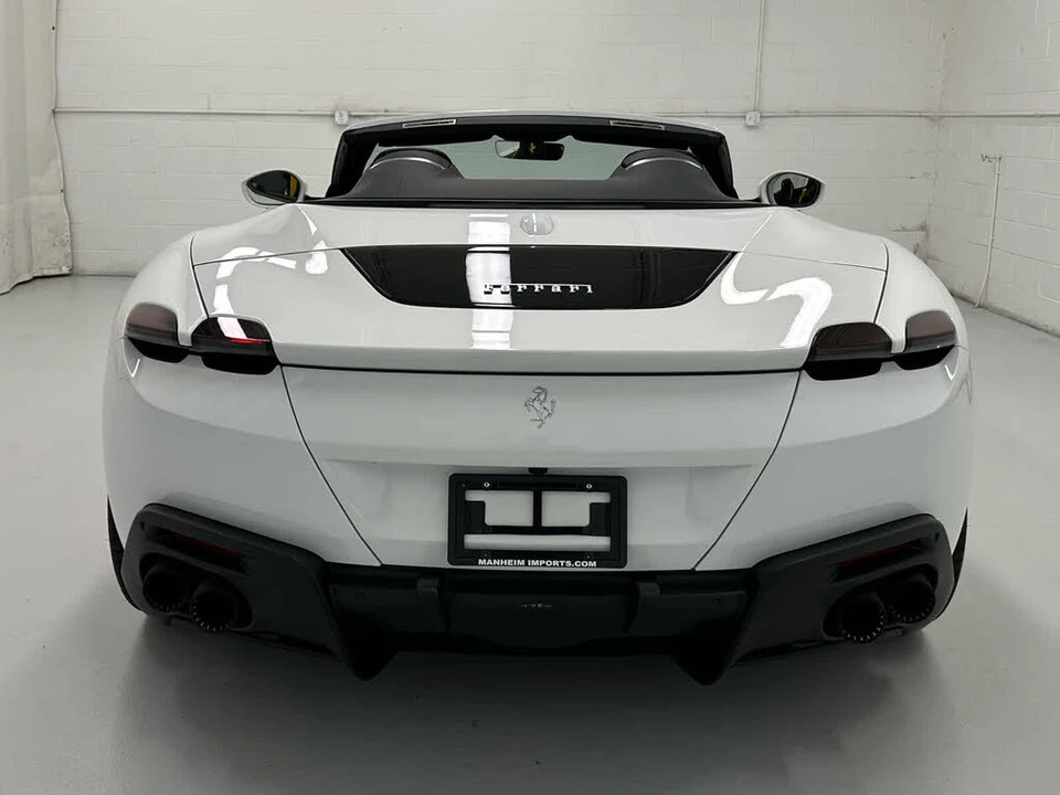 2025 Ferrari Roma Spider - Image 7 of 31