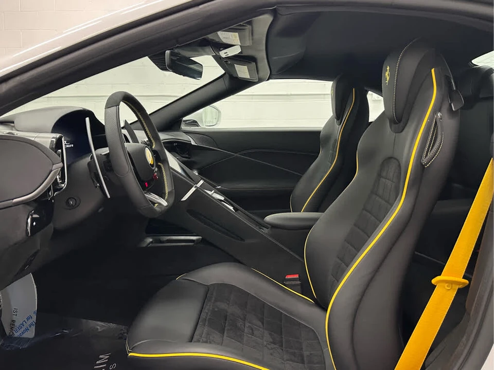 2025 Ferrari Roma Spider - Image 18 of 31