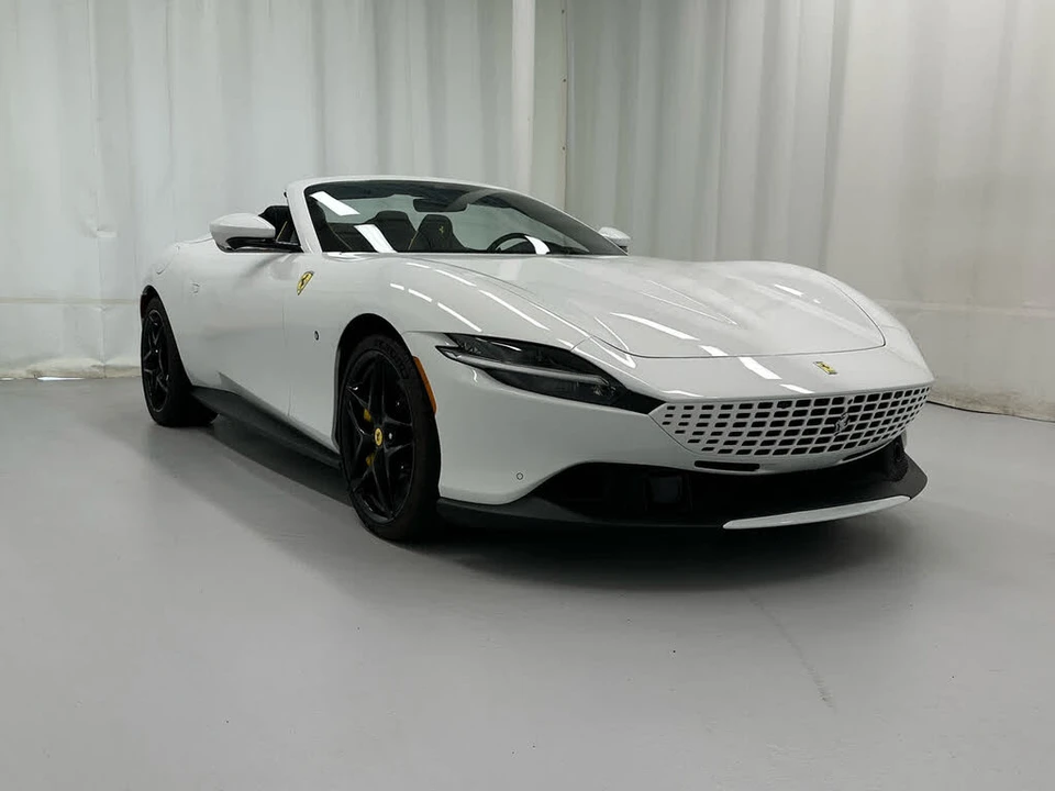 2025 Ferrari Roma Spider - Image 2 of 31
