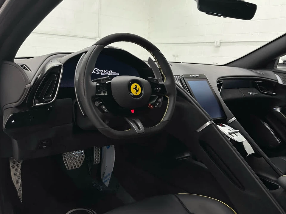 2025 Ferrari Roma Spider - Image 17 of 31