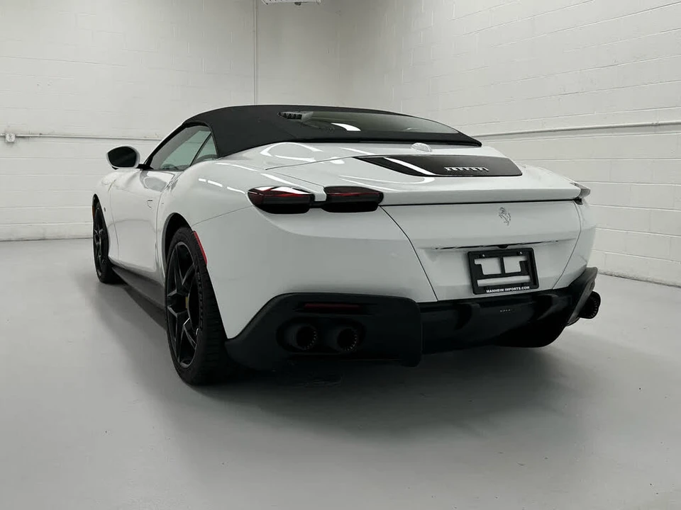 2025 Ferrari Roma Spider - Image 15 of 31