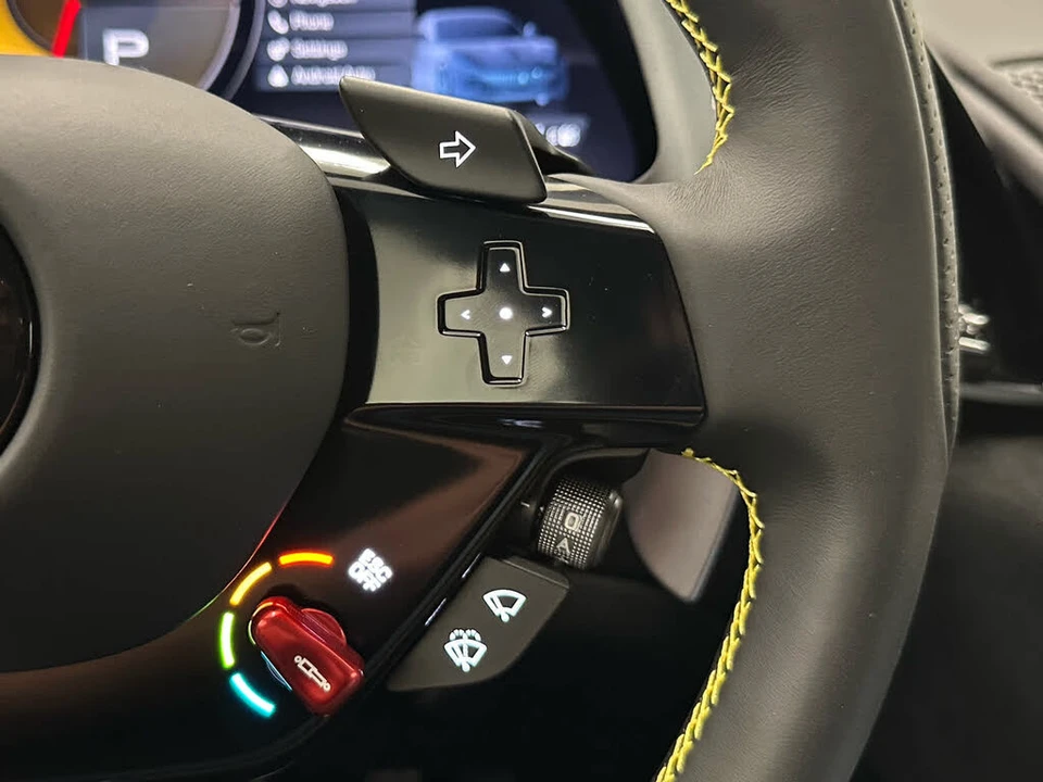 2025 Ferrari Roma Spider - Image 29 of 31