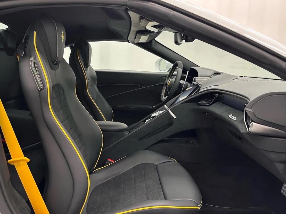 2025 Ferrari Roma Spider - Image 23 of 31