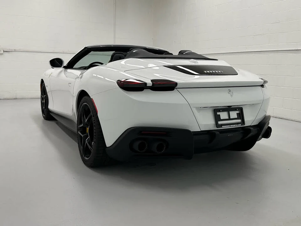 2025 Ferrari Roma Spider - Image 8 of 31