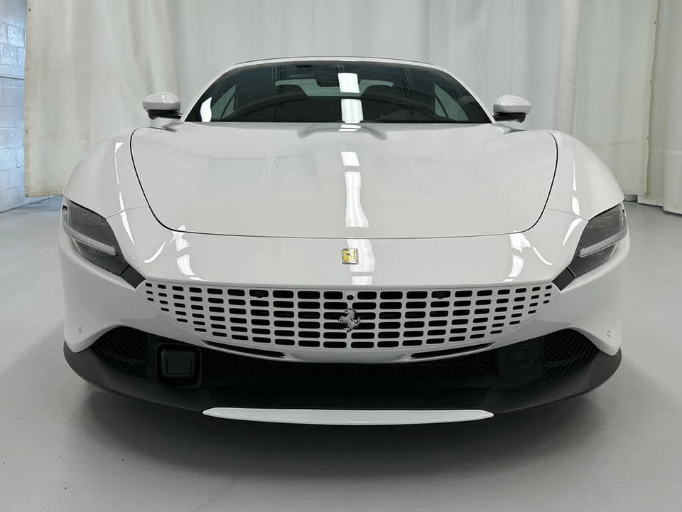 2025 Ferrari Roma Spider - Image 12 of 31