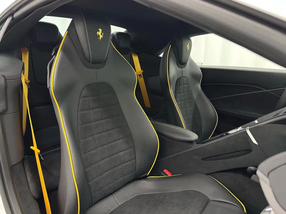 2025 Ferrari Roma Spider - Image 24 of 31