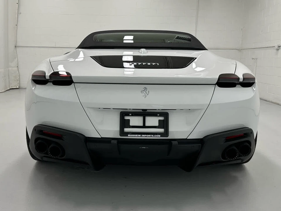 2025 Ferrari Roma Spider - Image 14 of 31