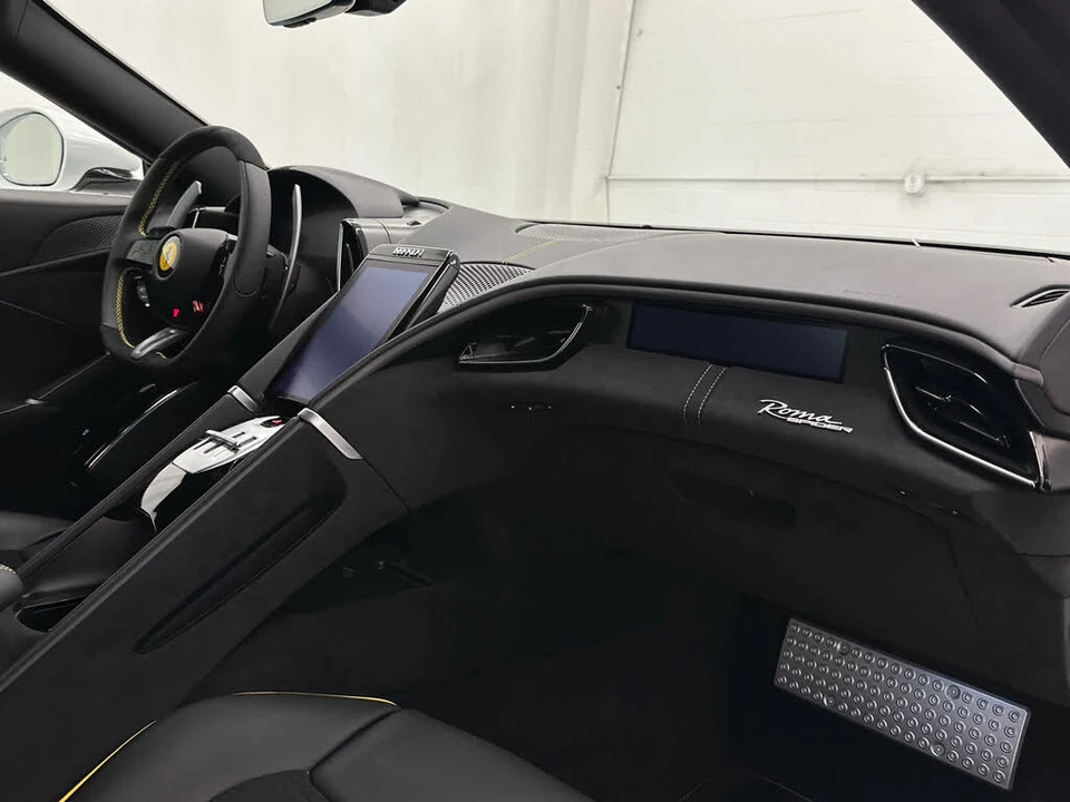 2025 Ferrari Roma Spider - Image 22 of 31