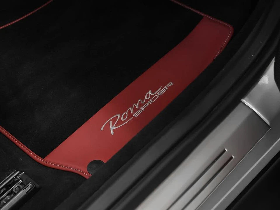 2025 Ferrari Roma Spider - Image 19 of 31
