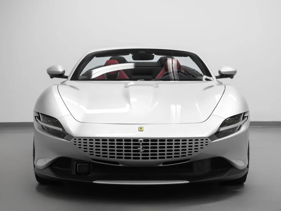 2025 Ferrari Roma Spider - Image 12 of 31