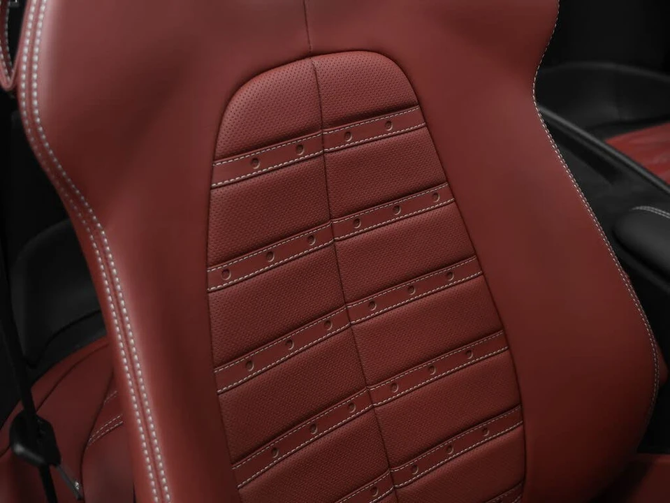 2025 Ferrari Roma Spider - Image 25 of 31