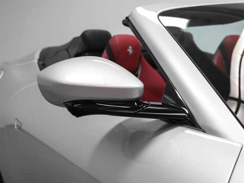 2025 Ferrari Roma Spider - Image 7 of 31