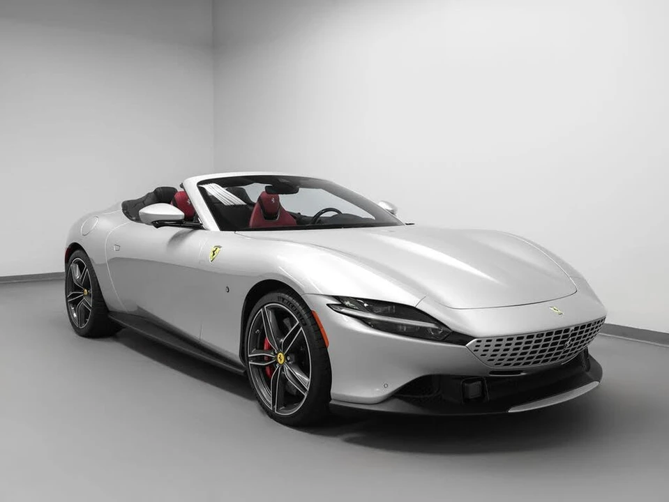2025 Ferrari Roma Spider - Image 17 of 31