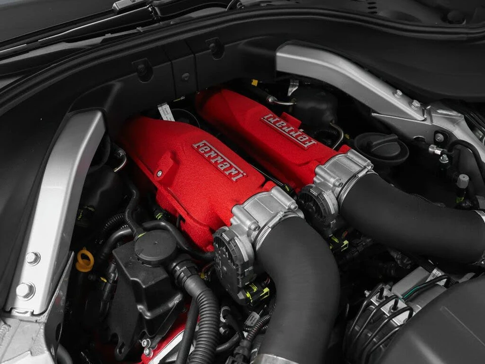 2025 Ferrari Roma Spider - Image 15 of 31