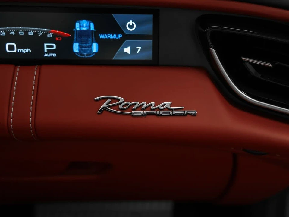 2025 Ferrari Roma Spider - Image 29 of 31