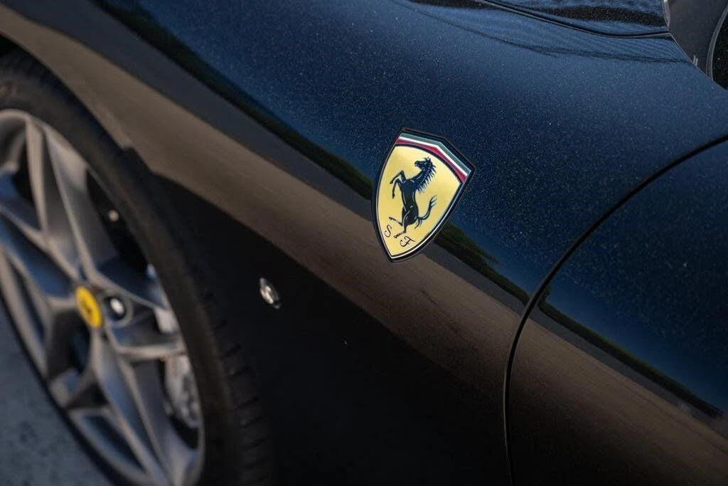 2025 Ferrari Roma Spider - Image 20 of 31