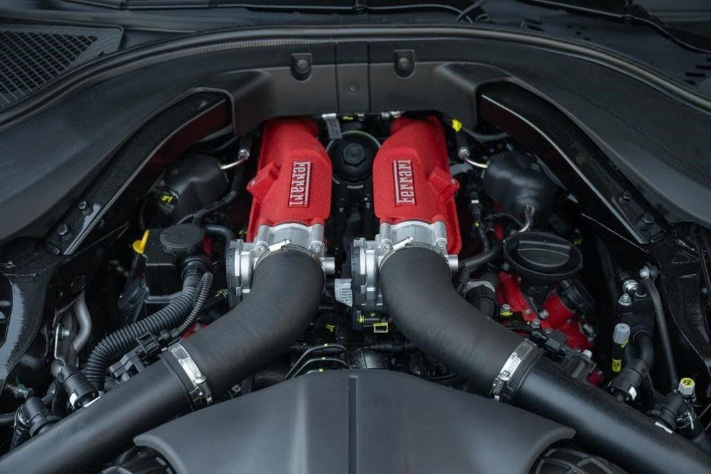 2025 Ferrari Roma Spider - Image 14 of 31