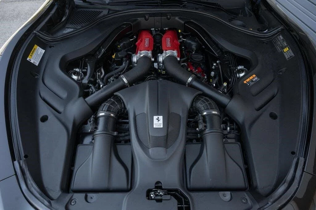 2025 Ferrari Roma Spider - Image 13 of 31
