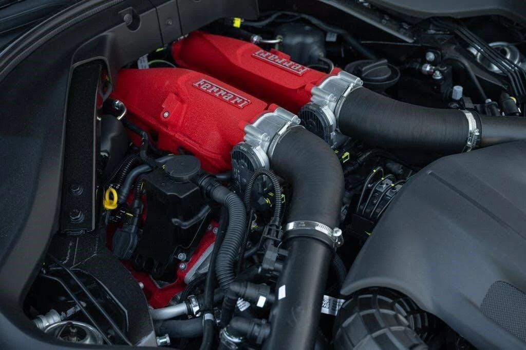 2025 Ferrari Roma Spider - Image 15 of 31