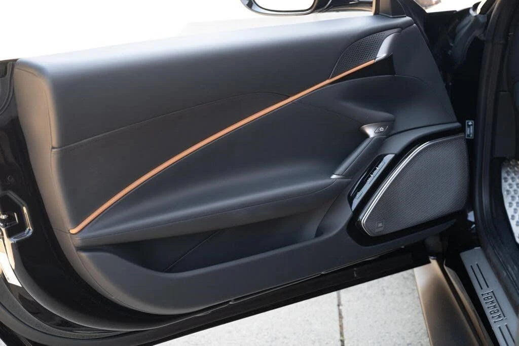 2025 Ferrari Roma Spider - Image 30 of 31