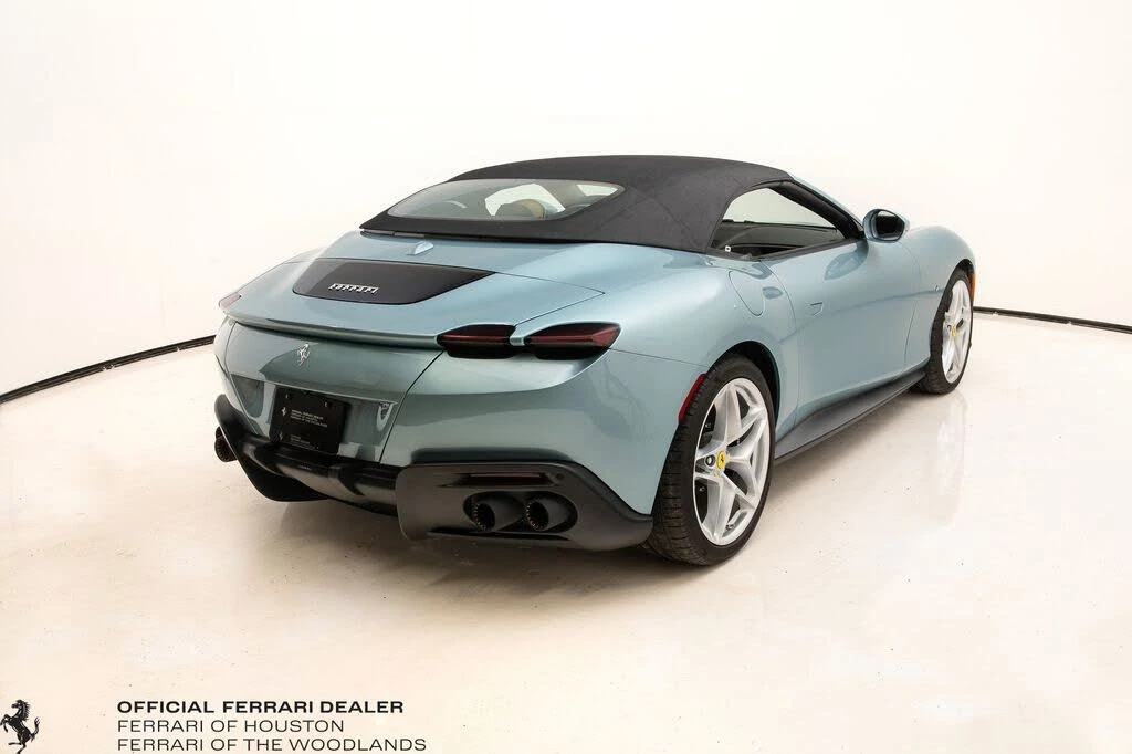 2025 Ferrari Roma Spider - Image 28 of 31