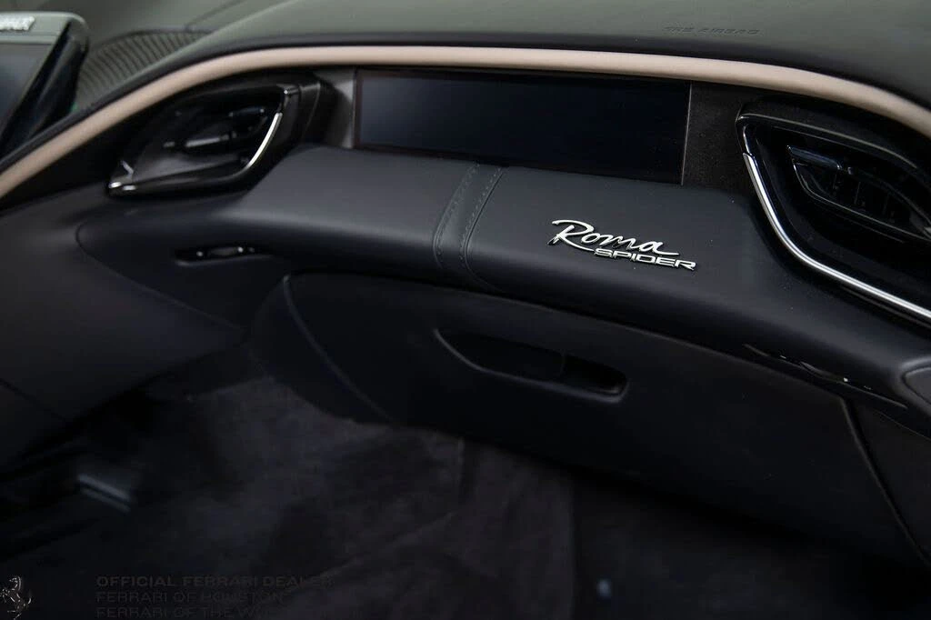 2025 Ferrari Roma Spider - Image 16 of 31