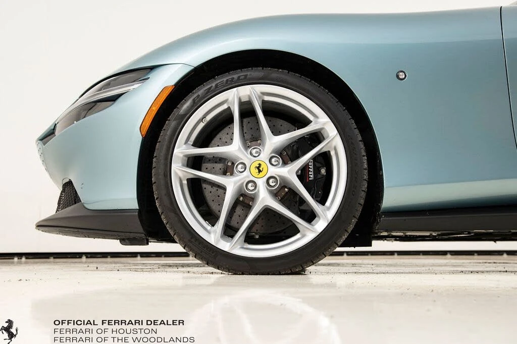 2025 Ferrari Roma Spider - Image 18 of 31