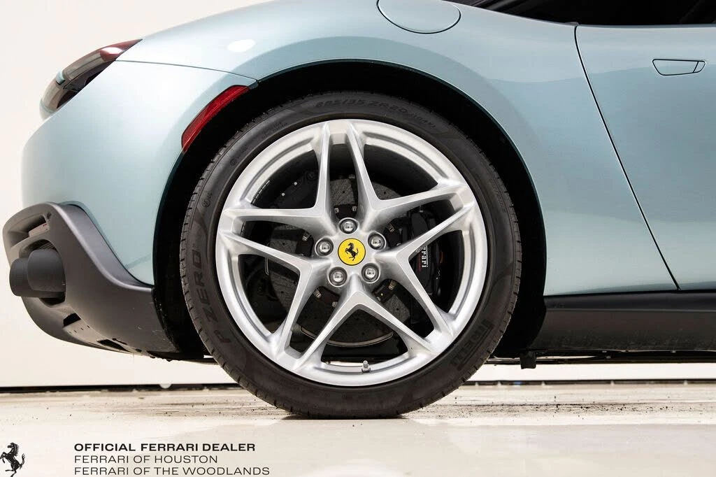 2025 Ferrari Roma Spider - Image 20 of 31