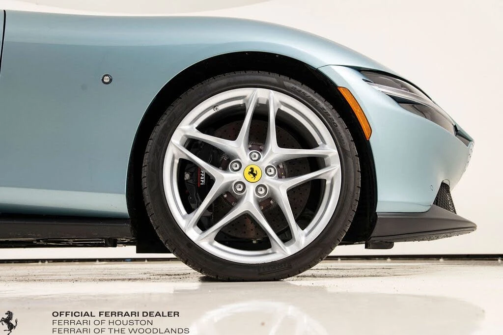 2025 Ferrari Roma Spider - Image 21 of 31