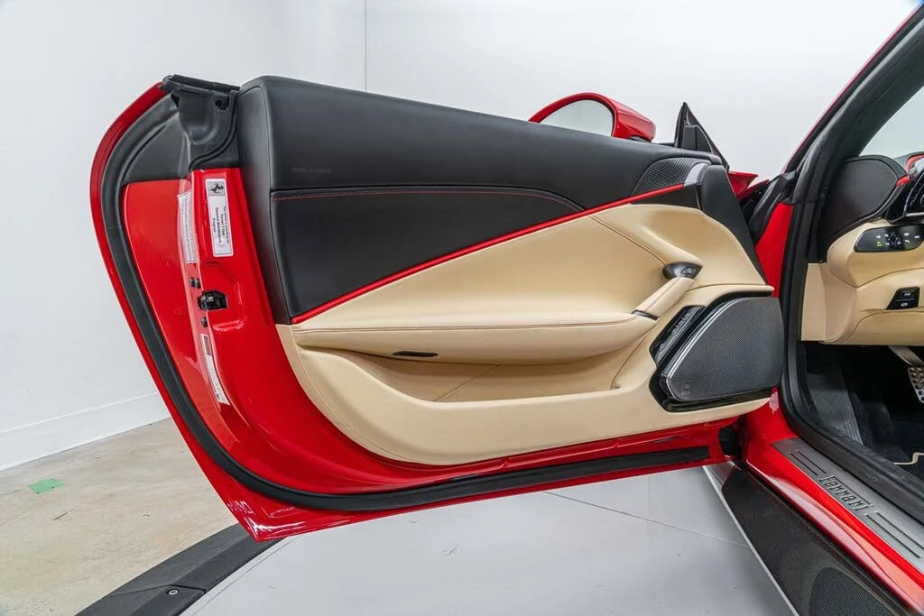 2025 Ferrari Roma Spider - Image 20 of 31