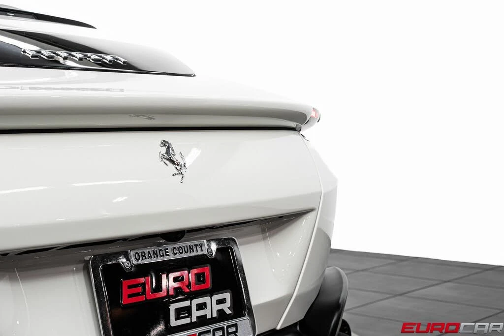 2025 Ferrari Roma Spider - Image 22 of 31