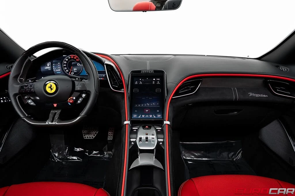 2025 Ferrari Roma Spider - Image 28 of 31