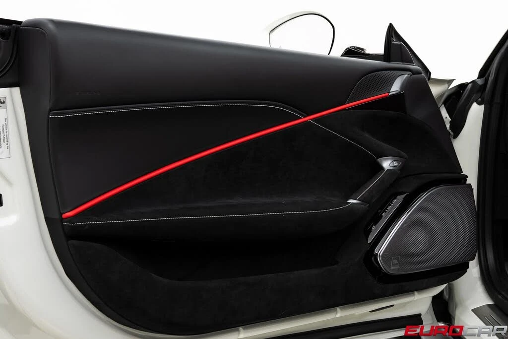 2025 Ferrari Roma Spider - Image 26 of 31