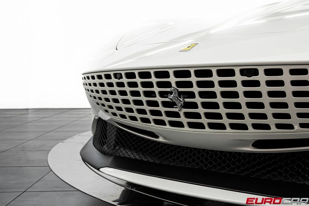 2025 Ferrari Roma Spider - Image 12 of 31