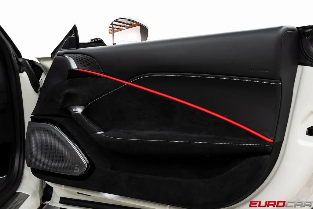 2025 Ferrari Roma Spider - Image 27 of 31