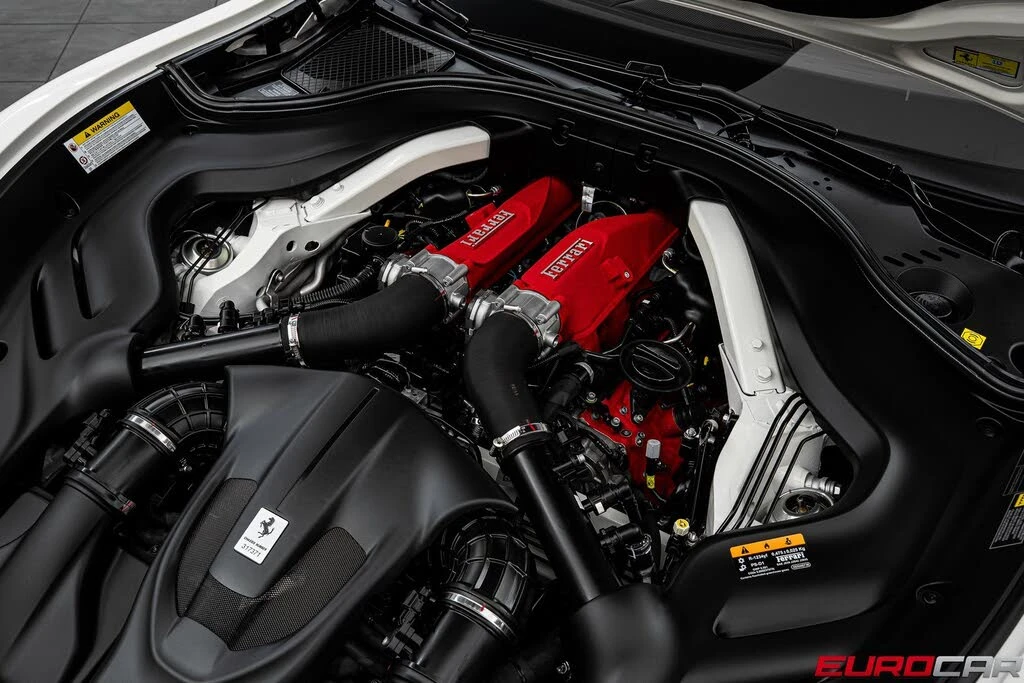 2025 Ferrari Roma Spider - Image 11 of 31