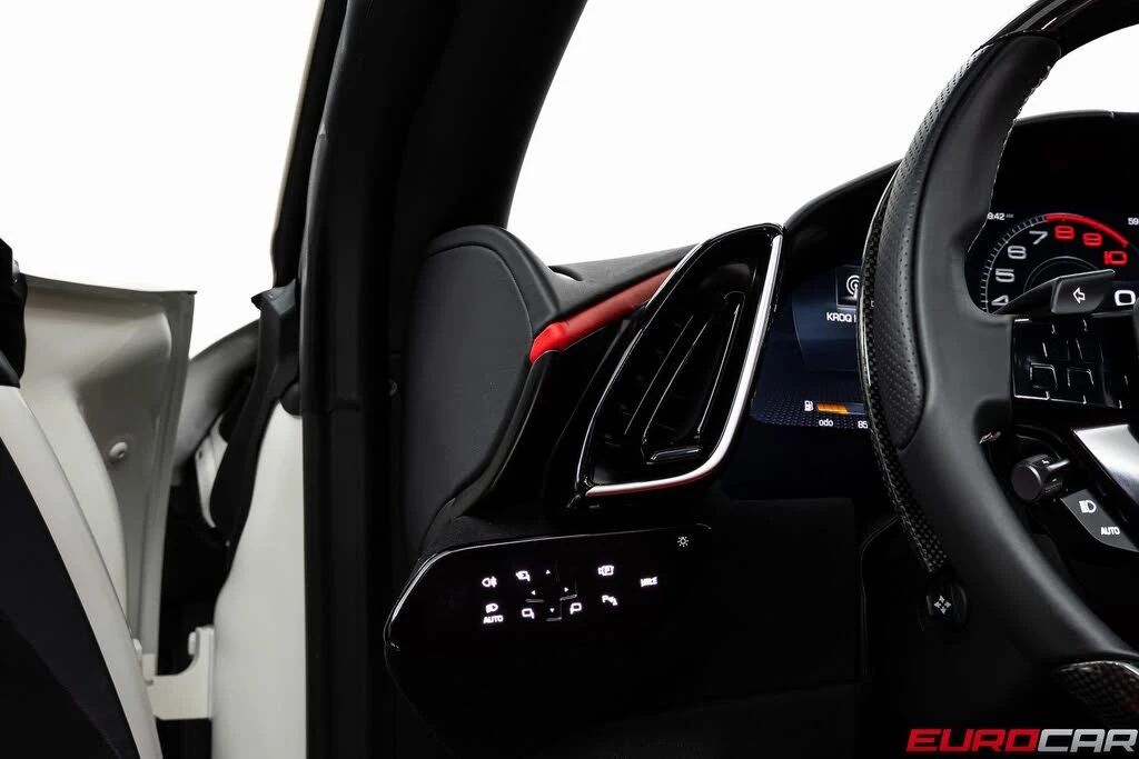 2025 Ferrari Roma Spider - Image 29 of 31