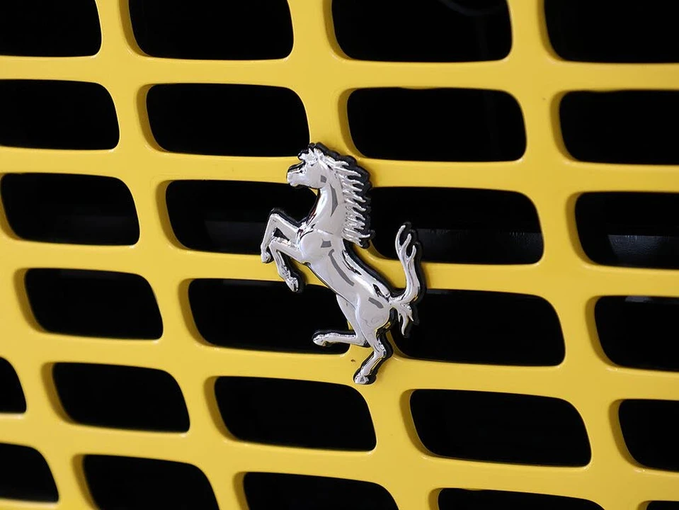 2025 Ferrari Roma Spider - Image 22 of 31