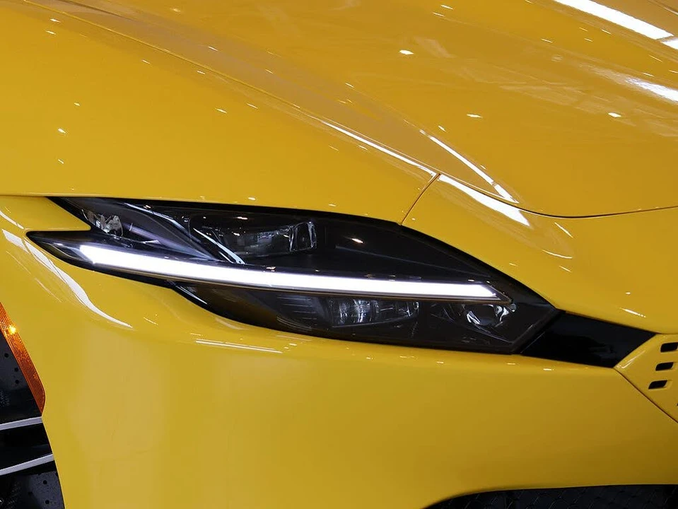 2025 Ferrari Roma Spider - Image 15 of 31