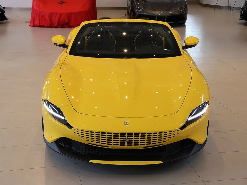2025 Ferrari Roma Spider - Image 24 of 31