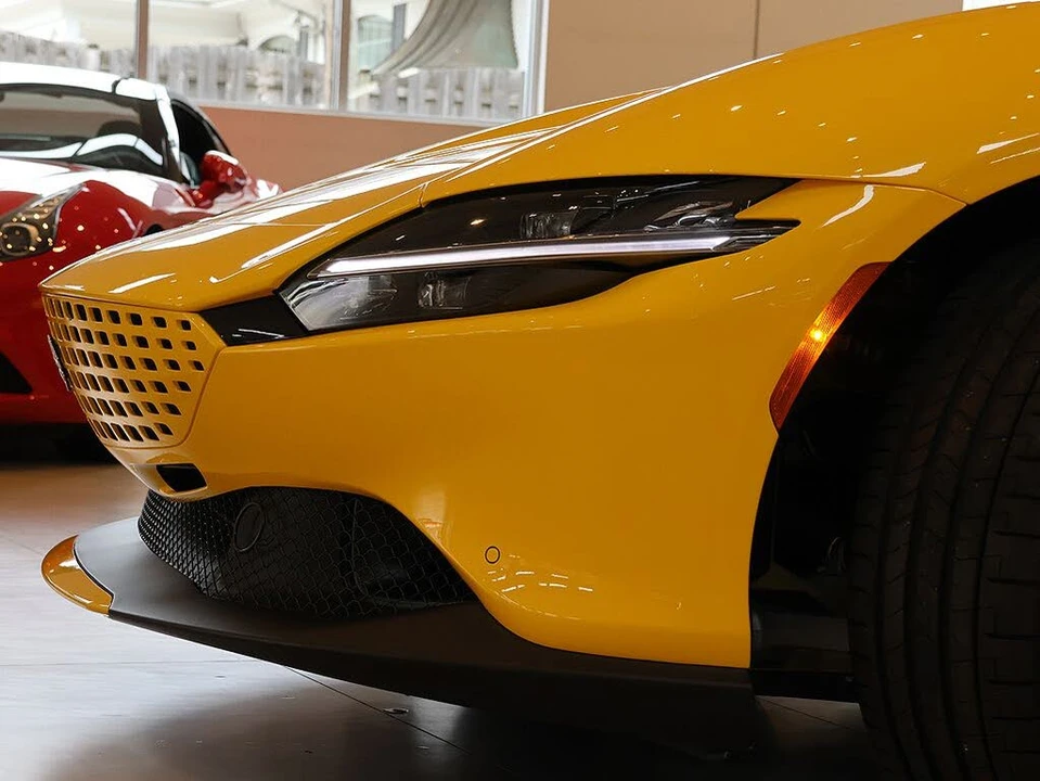 2025 Ferrari Roma Spider - Image 21 of 31